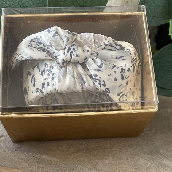 Snakeskin print bangle - Picture 4 of 4